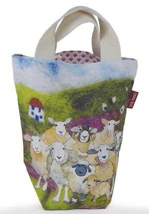 Felted sheep - liten strikkeveske med hank