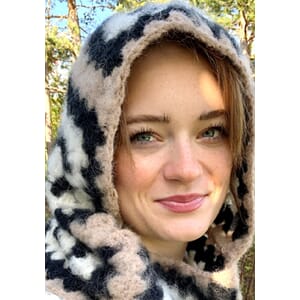 Heklet hoodie i Børstet Alpakka