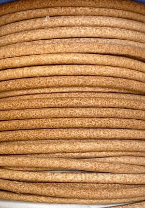 Ekte lærsnor naturfarget, rund 2mm